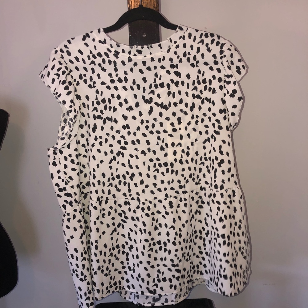 NWT Dalmatian print cap sleeve blouse with peplum bottom in XXL